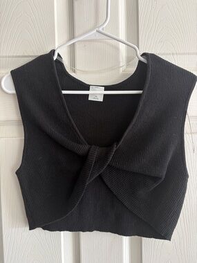 Wild Fabel Black Twist-Front Ribbed Crop Tank